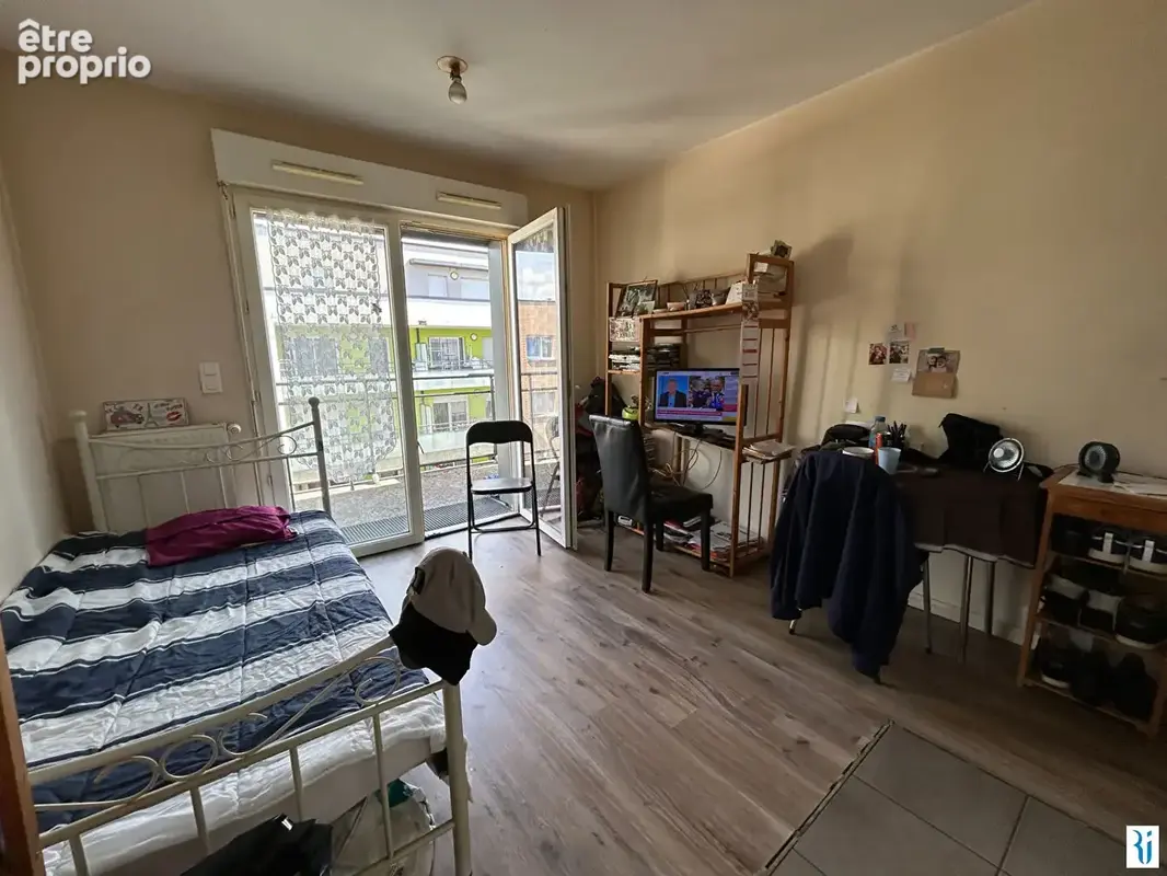 Spécial investisseurs ! Maromme studio loué avec balcon, parking et local vélo. - photo 3