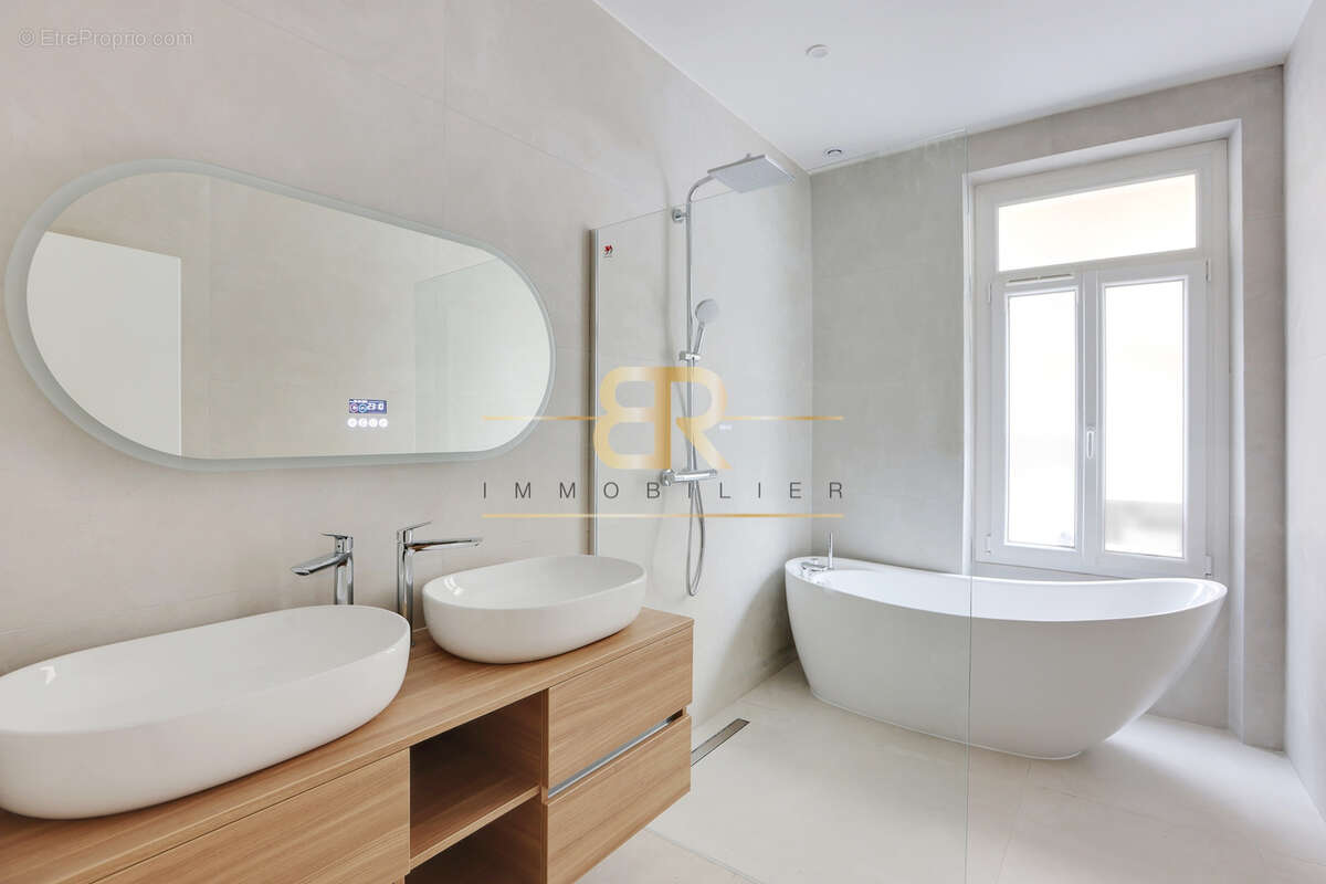 Appartement à PARIS-7E