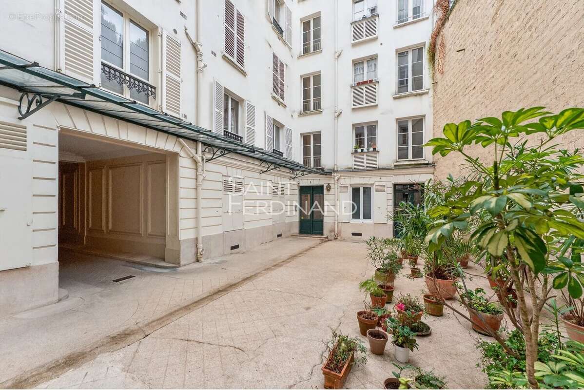 Appartement à PARIS-8E