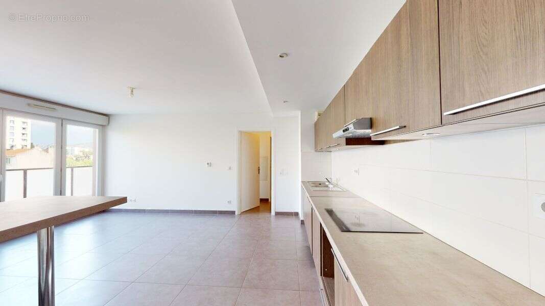 Appartement à MARSEILLE-4E