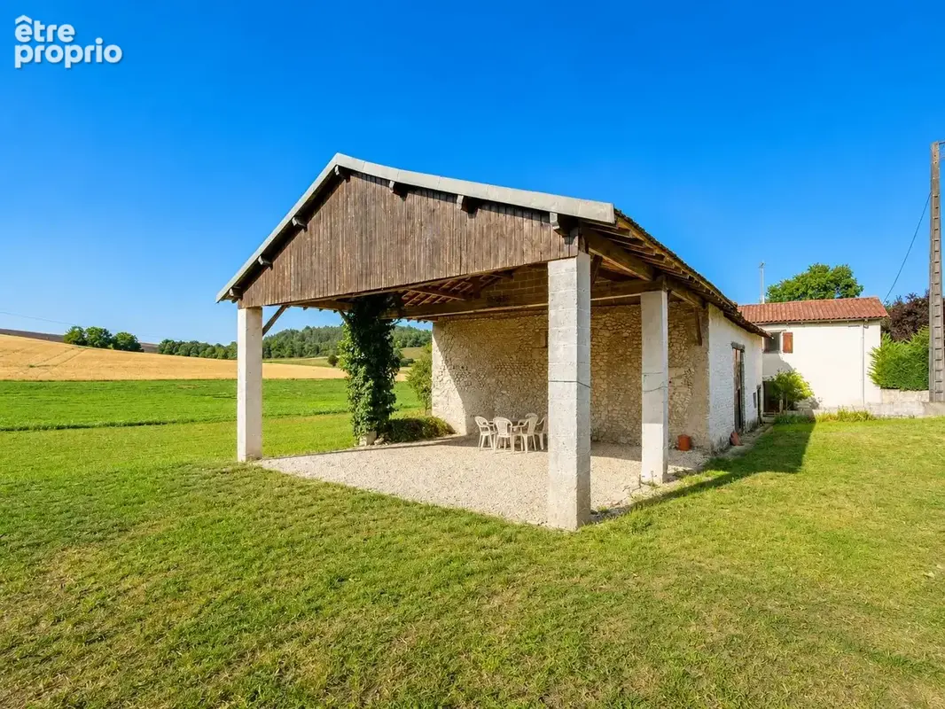 Propriété en pierre avec piscine et grange, près d'Aubeterre-sur-Dronne ! - photo 16