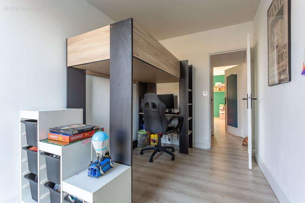 Proche commodités - Appartement 4 pièces de 70.75 m² - 3 CHAMBRES - PARKING & CAVE - photo 8