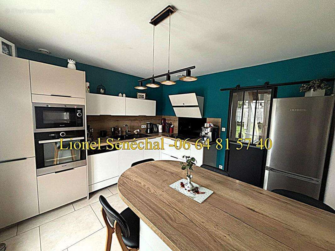 Maison lumineuse et peu énergivore 9 pièces de 138 m2 habitables (165 m2 au sol) sur une parcelle de plus de 1 200 m2 - photo 2