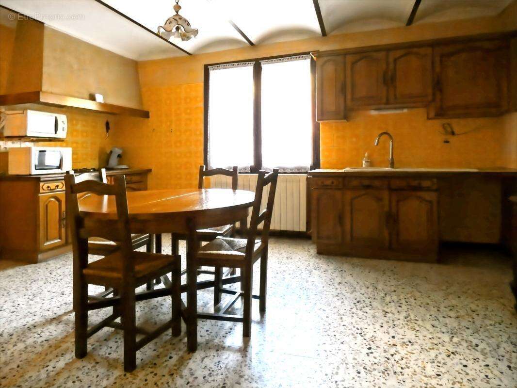 Maison à SAINT-QUENTIN-LA-POTERIE