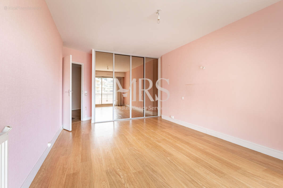 Appartement 71 m² à Paris-15e  - photo 6