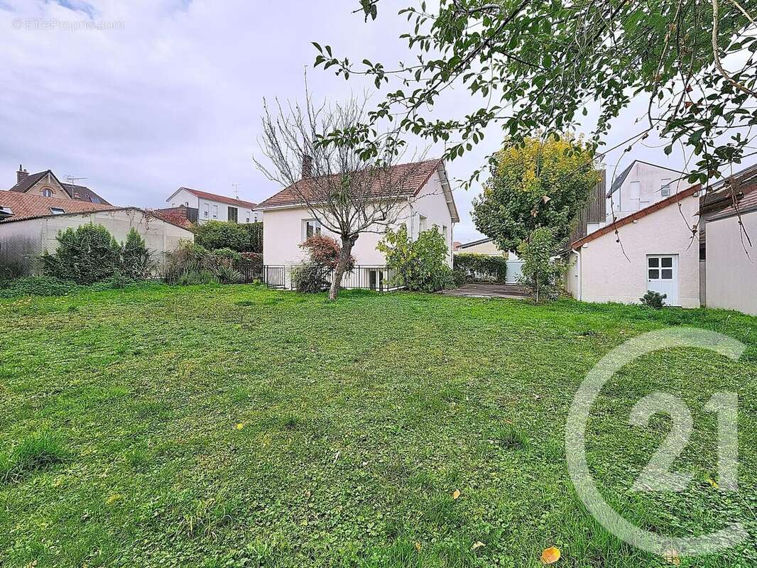 Maison à SAINTE-SAVINE