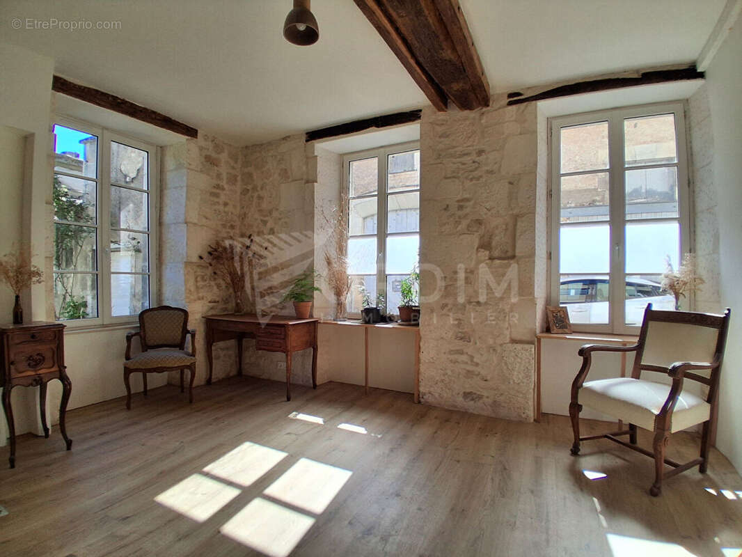 Maison à COULANGES-LA-VINEUSE