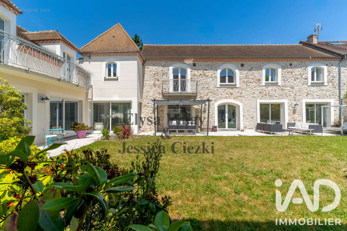 Maison 400 m² à Breuil-Bois-Robert  - photo 2