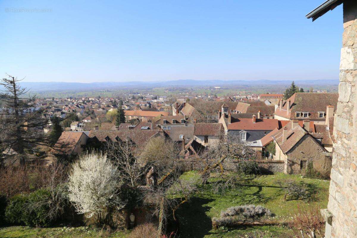 Maison à AUTUN