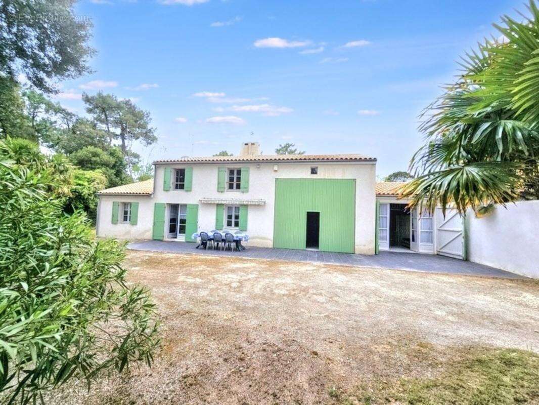 Rare !!! maison de 230 m² de surface comprenant une maison, un garage pour bateau et un studio sur rivedoux plage (17) - photo 3