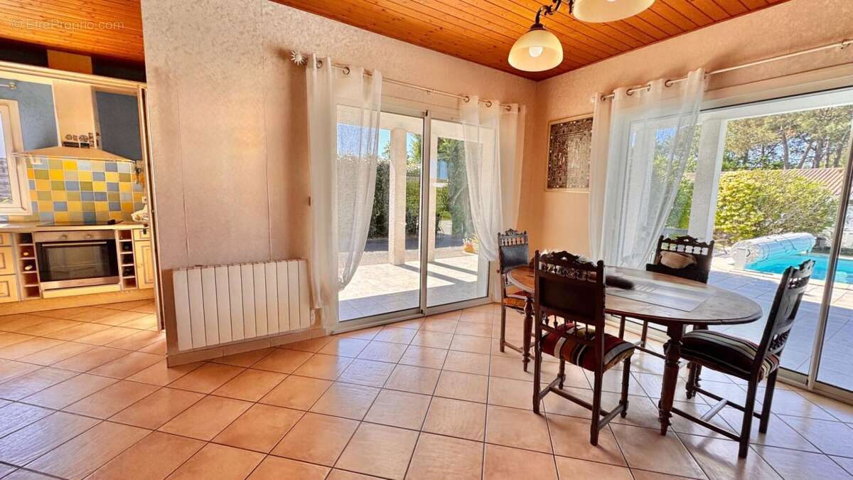 Villa plain-pied avec piscine - photo 7