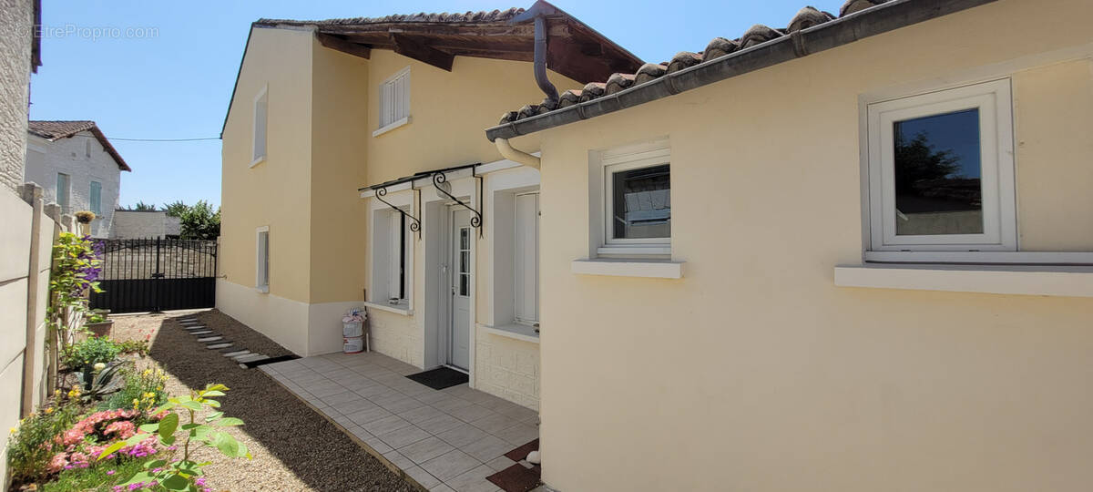 Maison à CHAMPIGNY-SUR-VEUDE