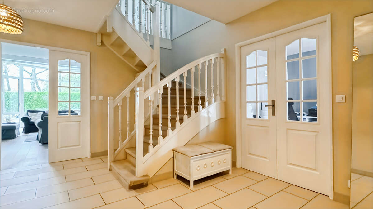 Maison à SAINT-NOM-LA-BRETECHE