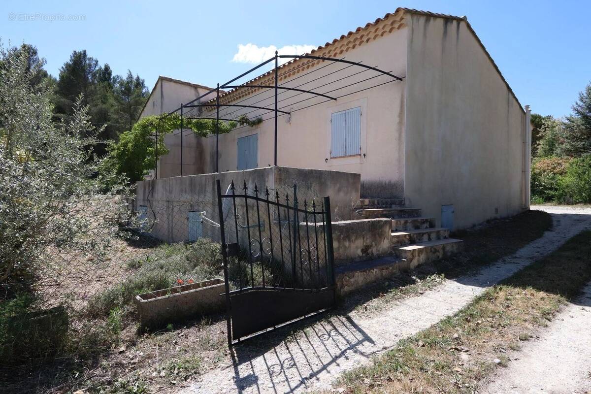 Maison à SAINT-SATURNIN-LES-APT