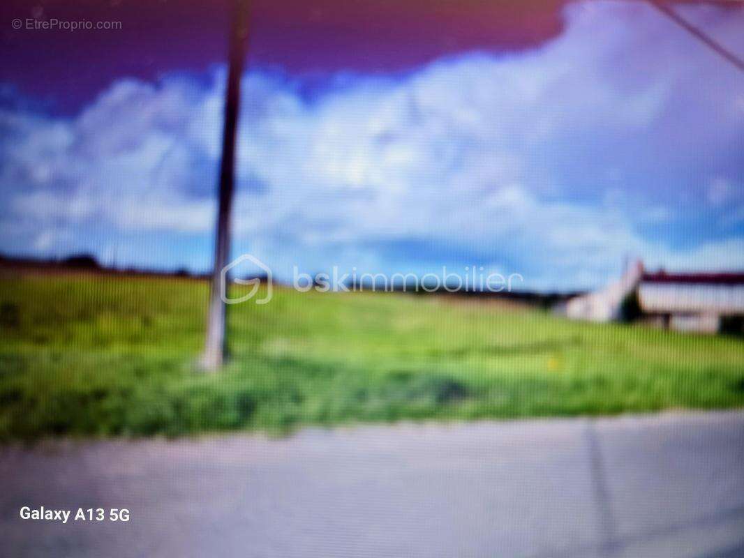 Terrain à LENCLOITRE