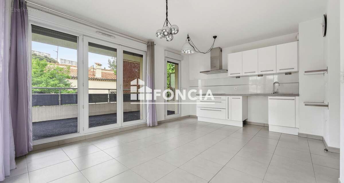 Appartement à SAINT-LAURENT-DU-VAR