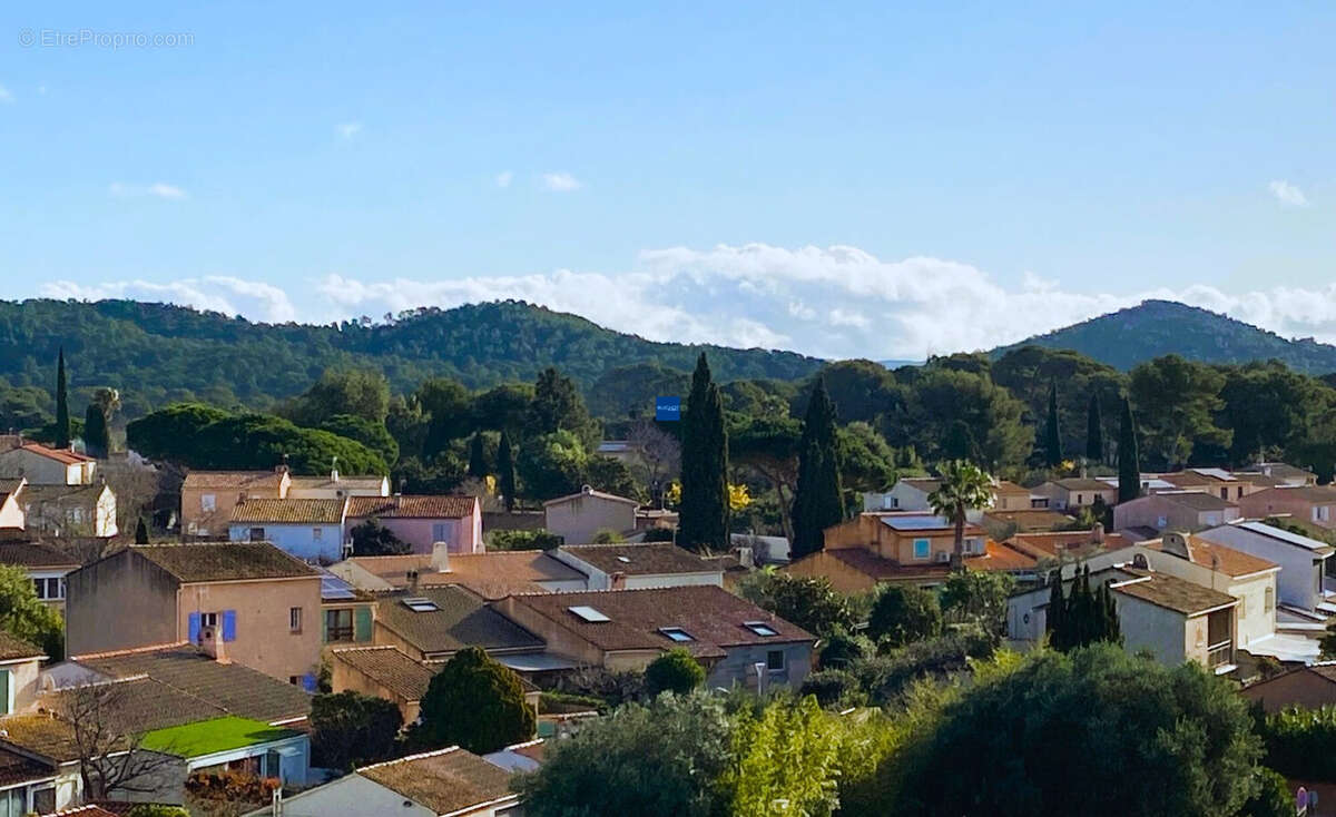 Appartement à LA LONDE-LES-MAURES