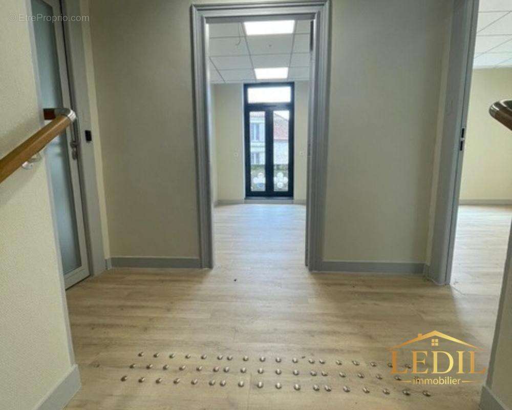 Commerce à BOURG-DE-VISA