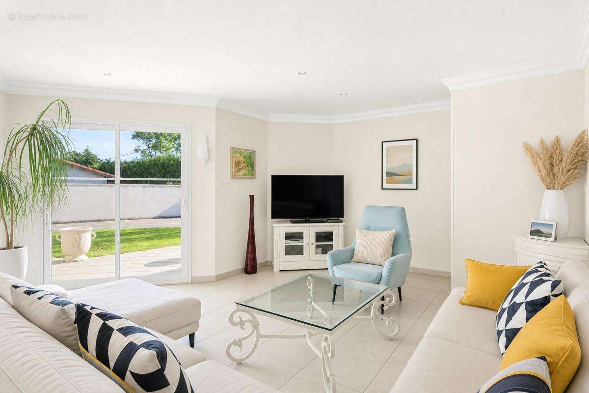 Maison louée 10 pièces 180 m² à Parempuyre - photo 12