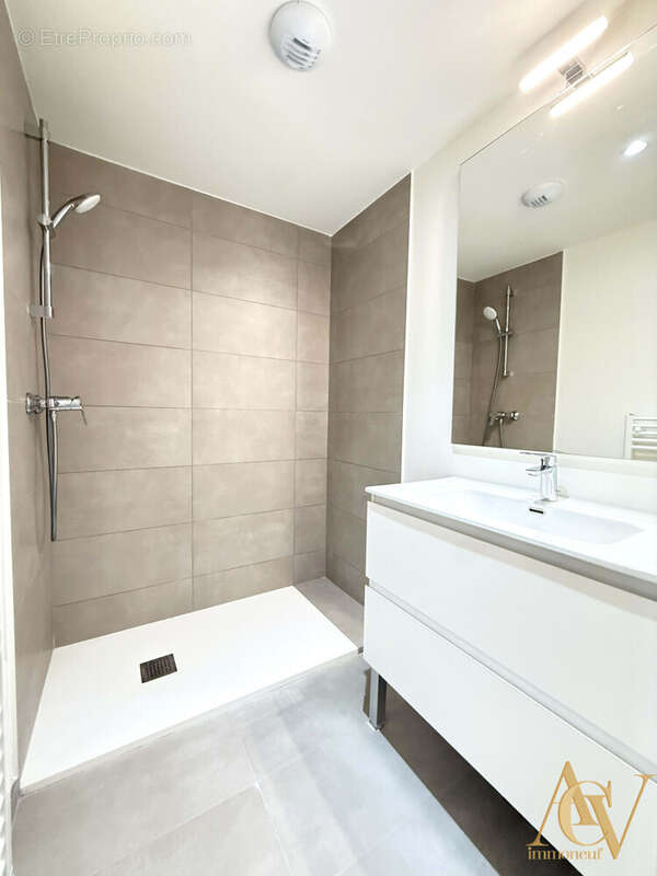 Superbe T3 traversant vue imprenable sur Grimaud 6 - Appartement à COGOLIN