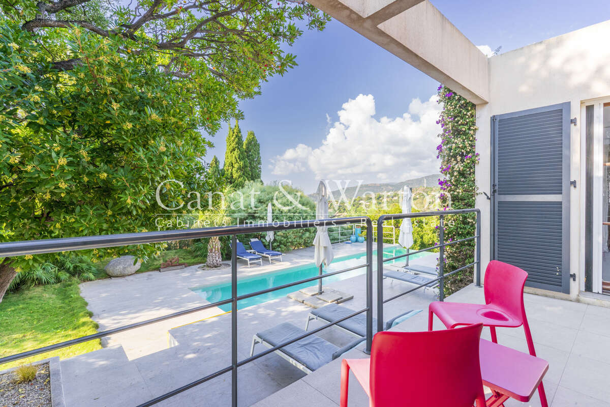 Village à pieds & proche plage du rayol: villa avec piscine et vue mer panoramique - photo 5