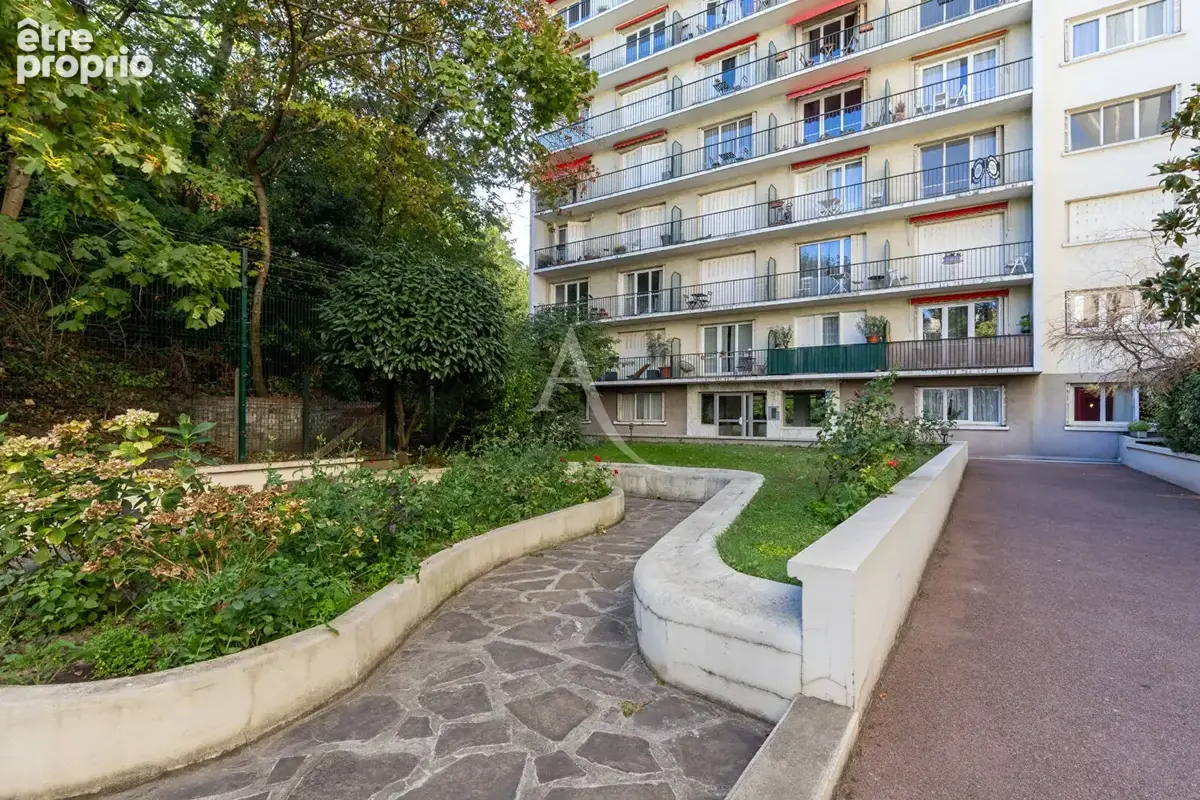 LOURMEL - Dernier étage, vue dégagée et balcon plein ciel. Parking - photo 18