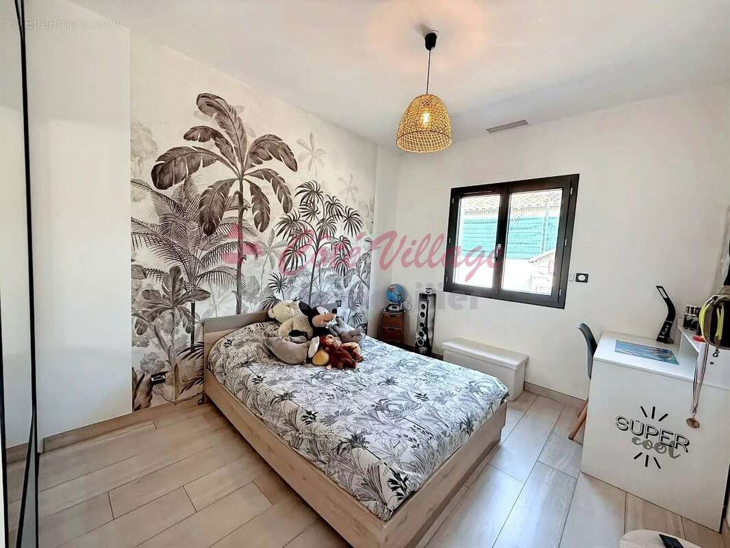 Superbe maison de plain-pied avec vue dégagée , piscine et garage - photo 14