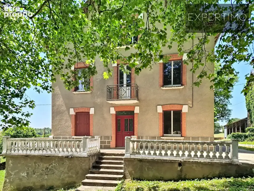 Propriété de caractère isolee  avec 8 hectares et grandes dépendances   aveyron - photo 3