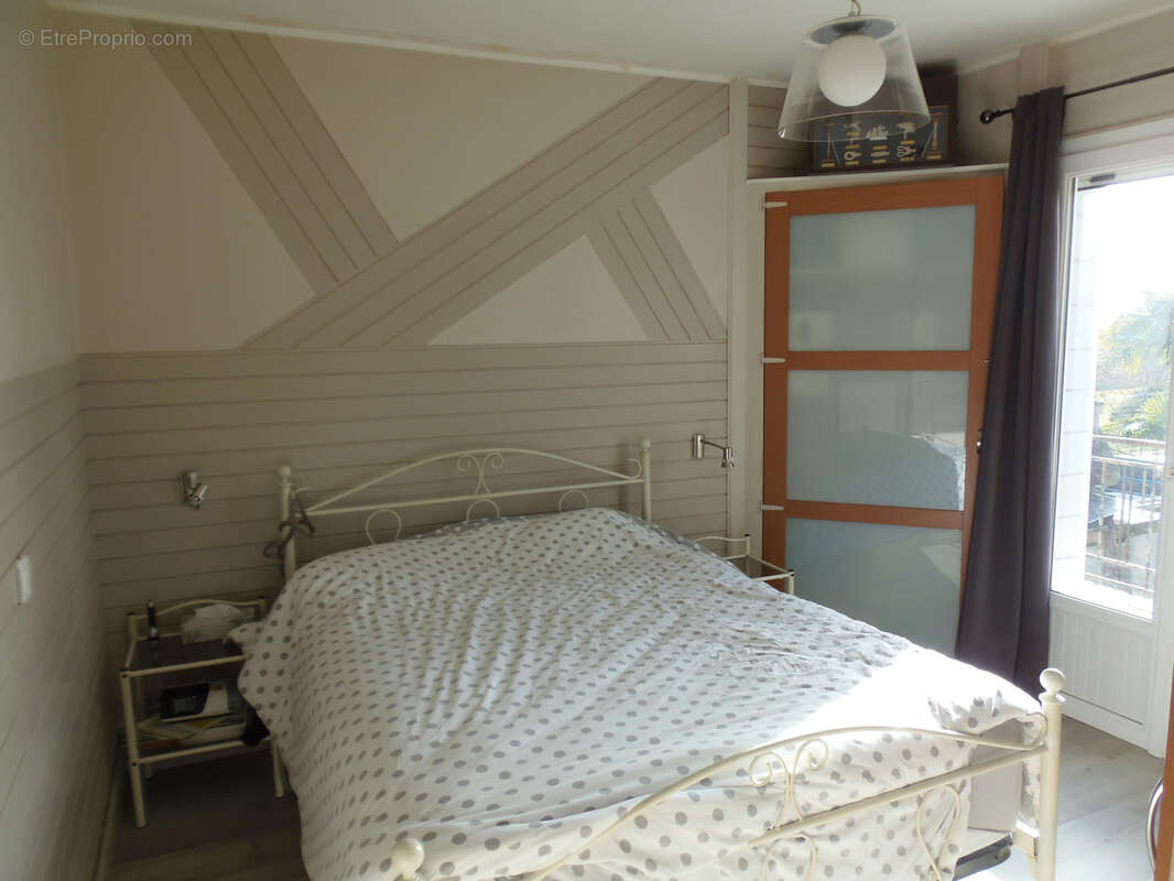 Maison à CHENAC-SAINT-SEURIN-D'UZET