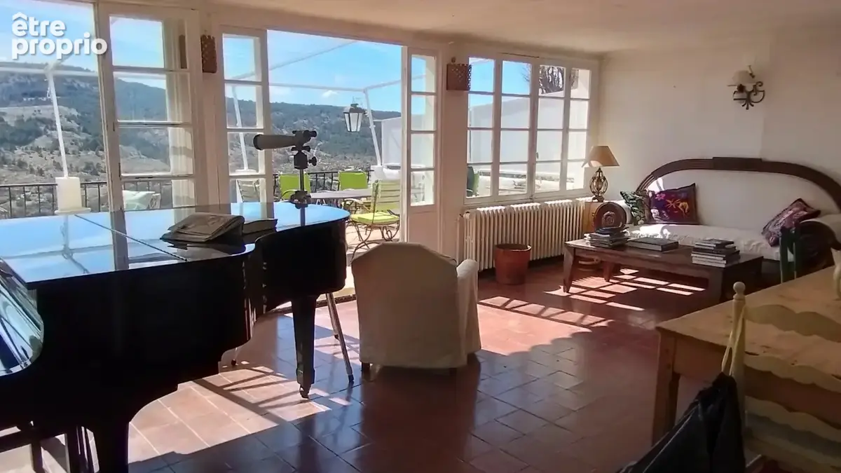 Coursegoules – ancienne auberge de caractère – 393 m² – projet touristique ou investissement - photo 5