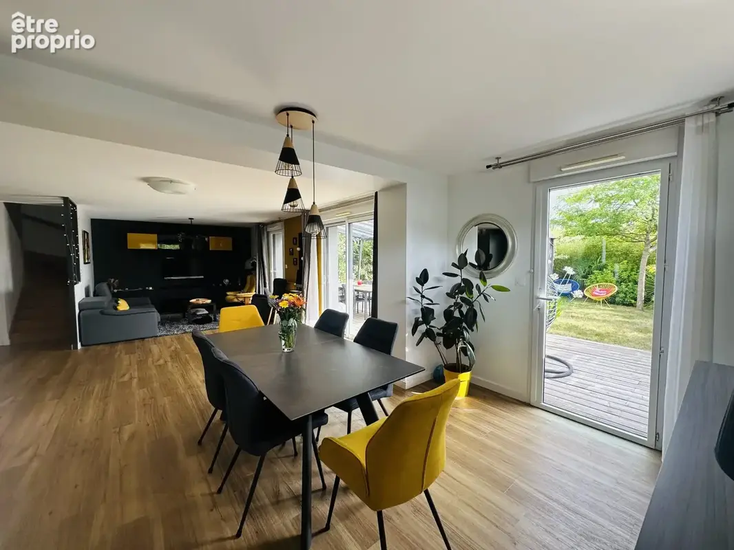 Maison 129 m² à La Chapelle-Des-Fougeretz  - photo 5