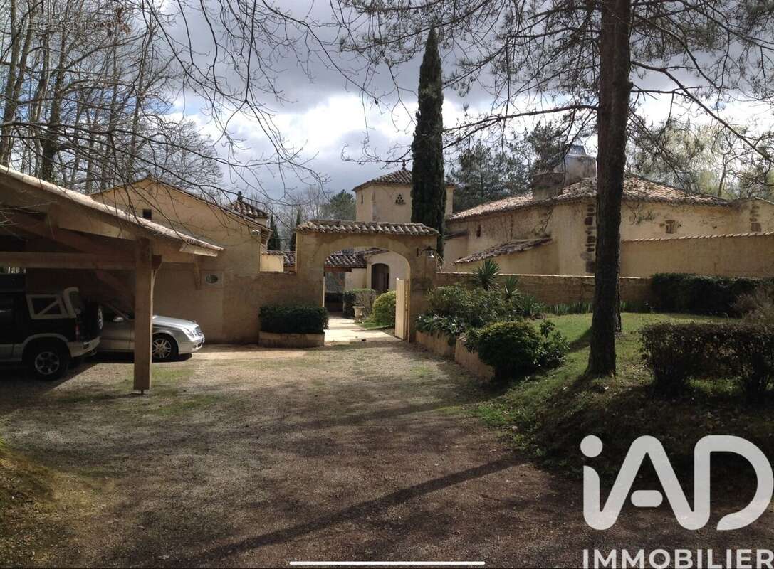 Maison 305 m² à Mazeyrolles  - photo 6