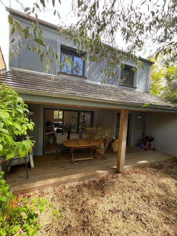 Maison à SAINT-ARNOULT-EN-YVELINES