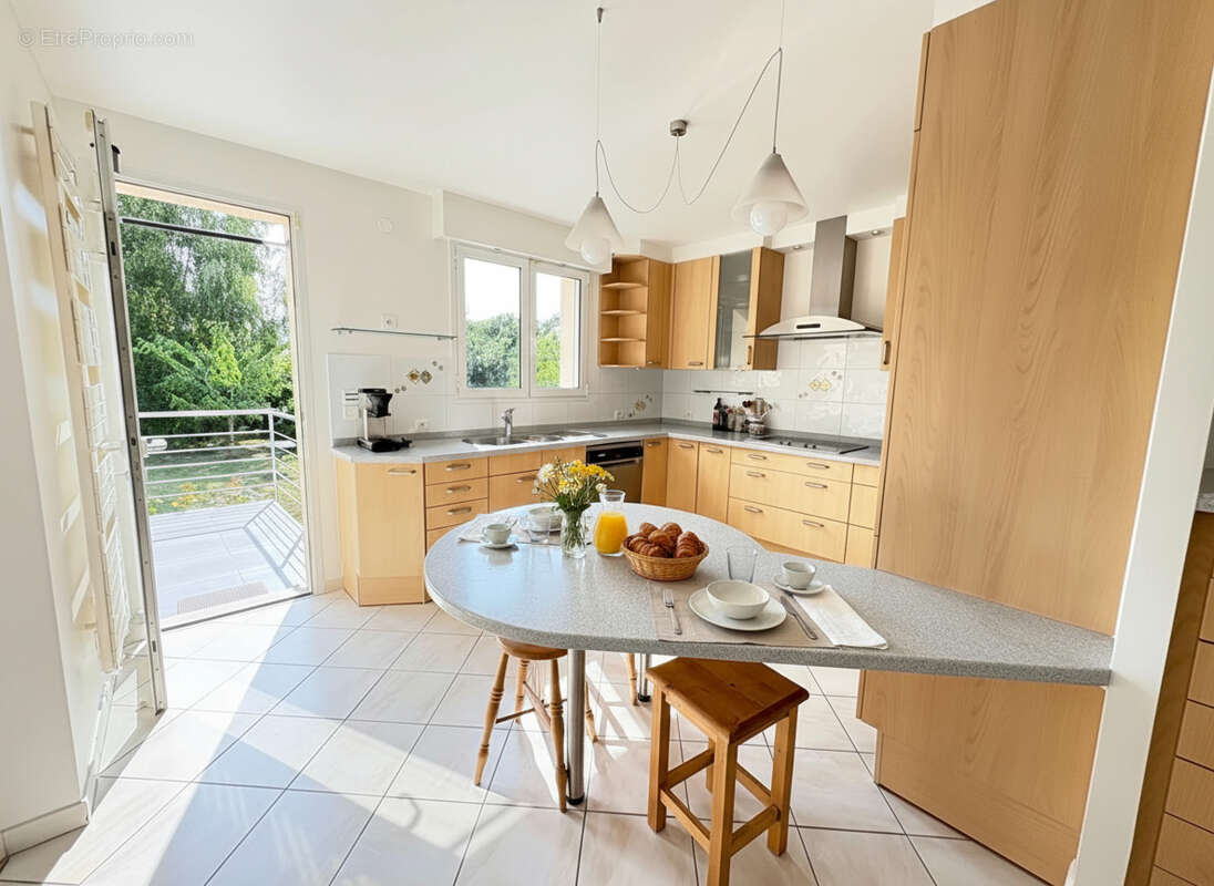 Maison à VERRIERES-LE-BUISSON