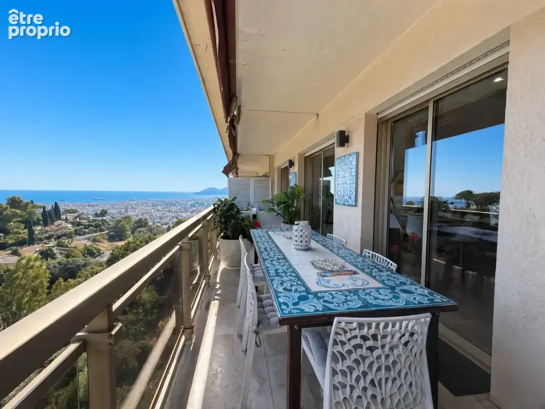URGENT — Cause santé —3 pièces rénové avec terrasse et vue mer sur les hauteurs du Cannet - photo 2