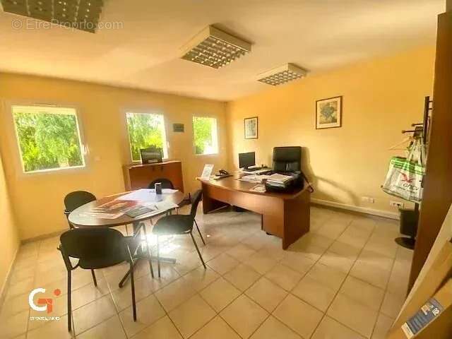 BUREAUX 210 m² Les Essarts Grand Couronne - photo 4