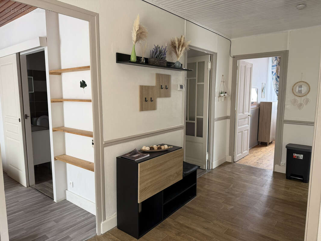 Maison 3 chambres avec cour et garages - photo 9