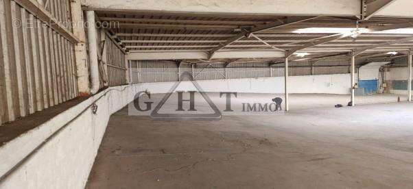 Commerce à LA VILLE-DU-BOIS