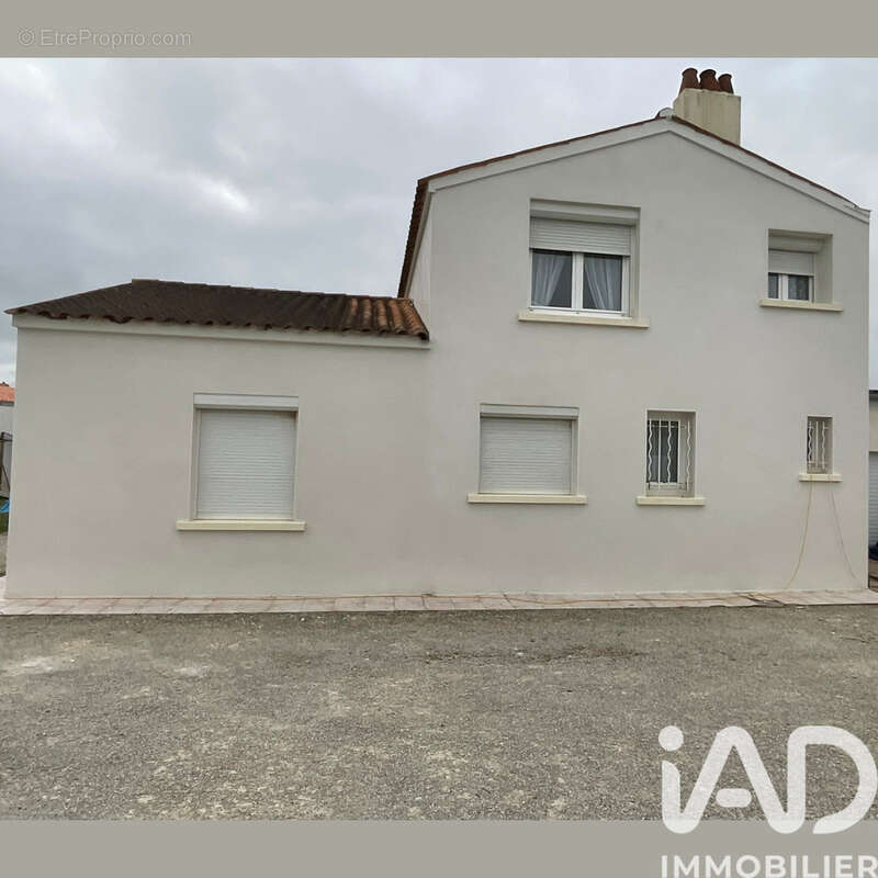 Maison 163 m² à Verines  - photo 2