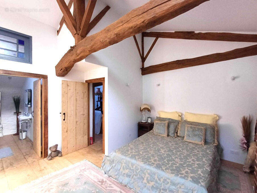 CHAMBRE - Maison à CHASSENEUIL-SUR-BONNIEURE