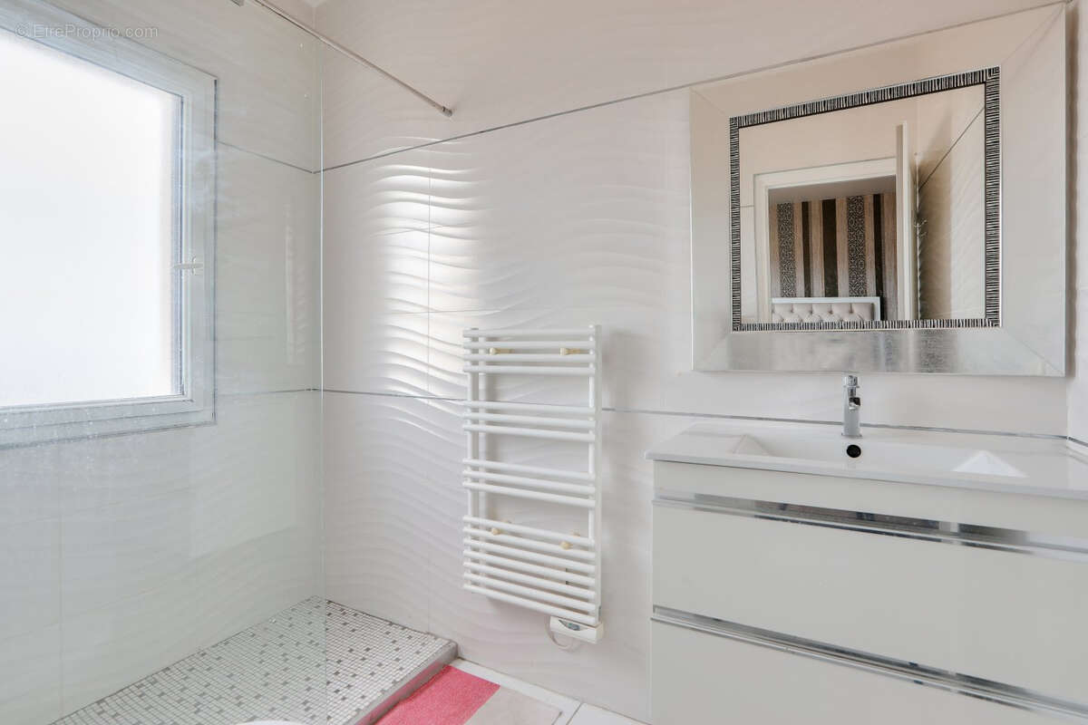 Maison à SAINT-LAURENT-DU-VAR