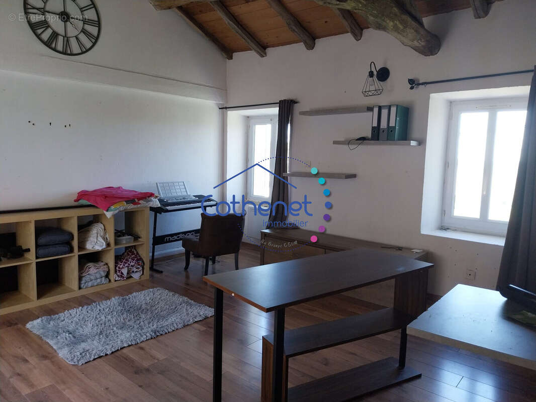 Maison à SAINT-CLEMENT-DE-VERS