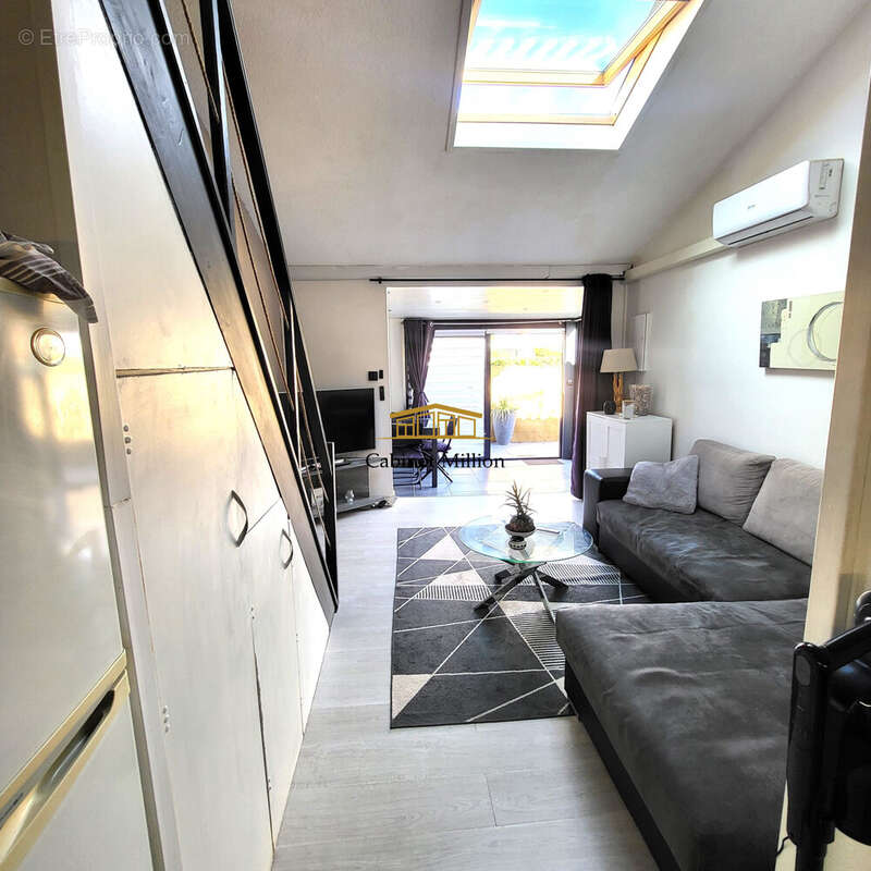 Maison à VIC-LA-GARDIOLE