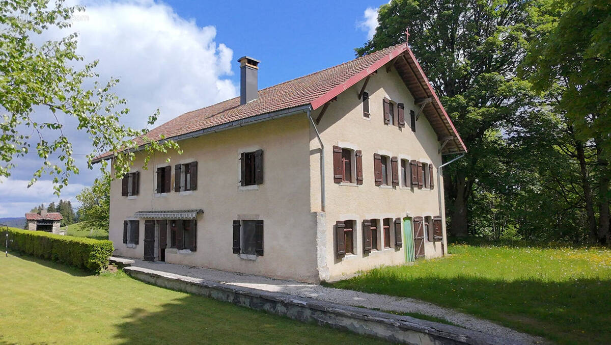 Maison à MONTLEBON