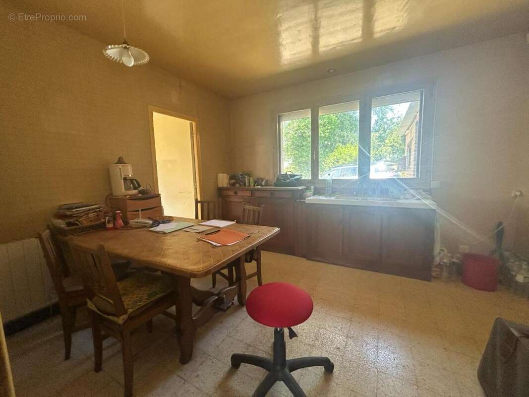 Maison 110 m² à La Neuville-Chant-D'oisel  - photo 4