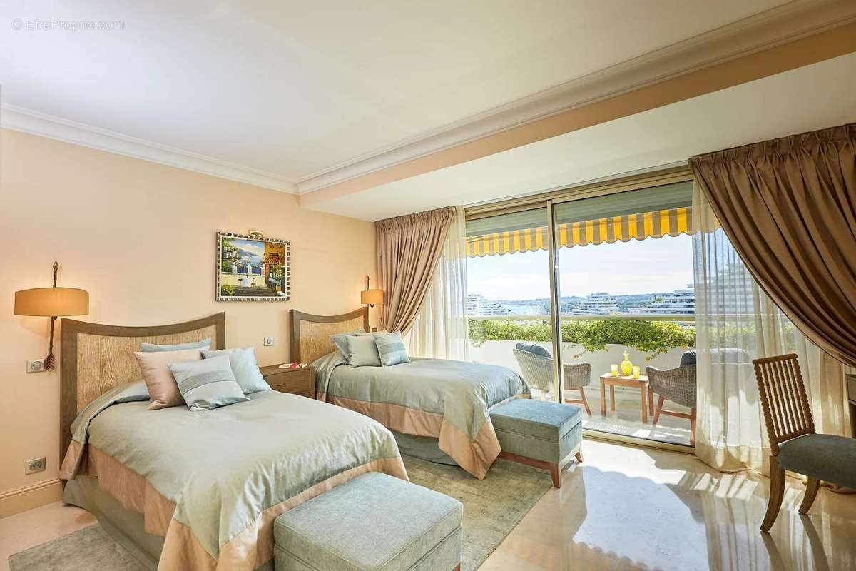 Appartement à VILLENEUVE-LOUBET