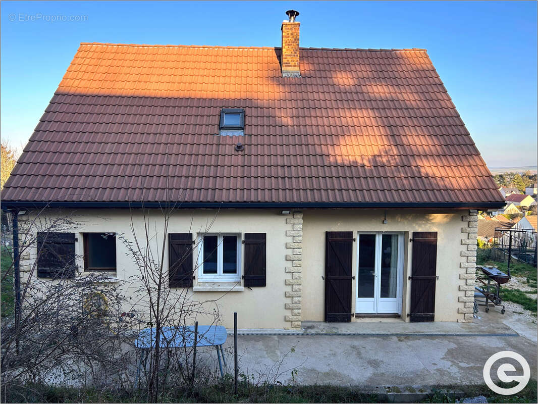 Maison à PONT-SUR-YONNE