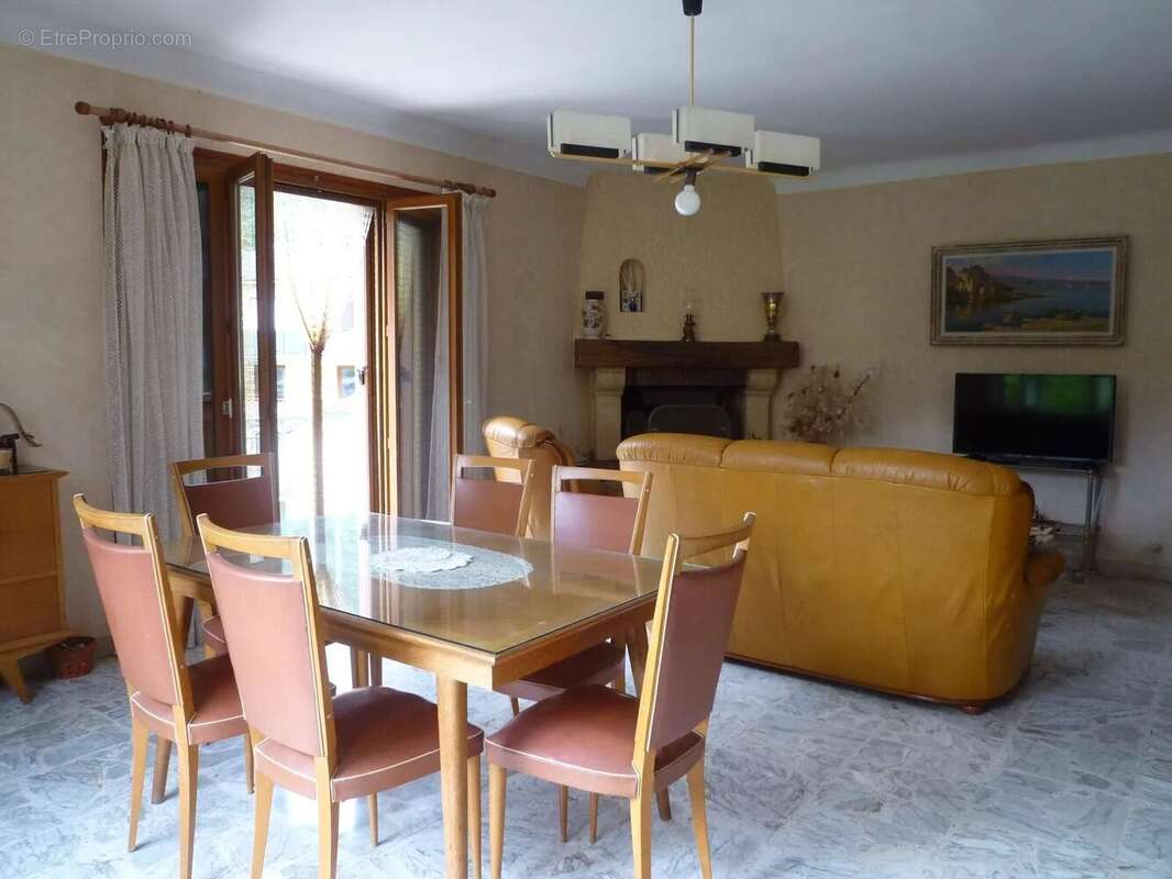 Maison à PUGET-THENIERS