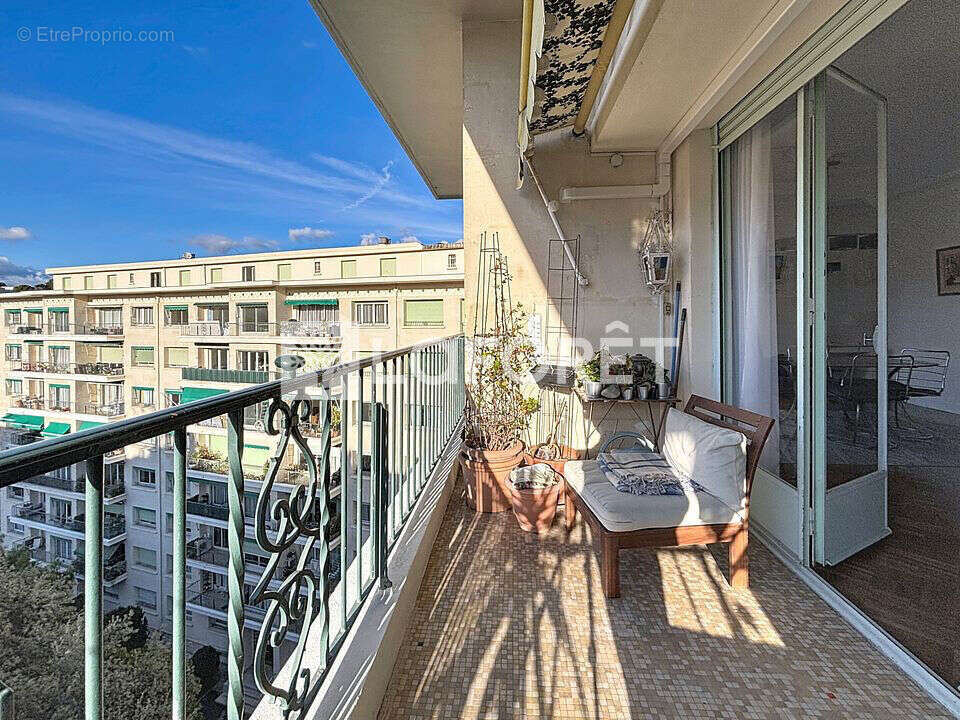 Appartement de standing au dernier étage - T4 de 112 m² - Marseille 8e - photo 4