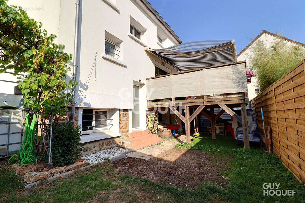 Maison à SAINTE-GENEVIEVE-DES-BOIS